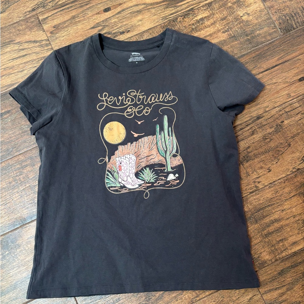Levi's women’s perfect Graphic T-Shirt